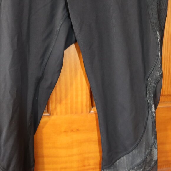 Lululemon Cropped Lace Sheer Detail Leggings Capri 12 - Picture 3 of 13